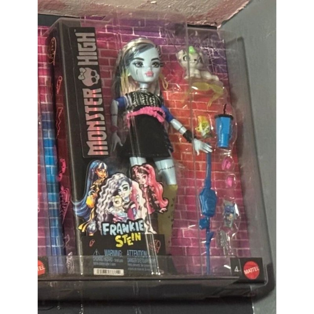 Monster High Frankie Stein Doll with their pet Watzie